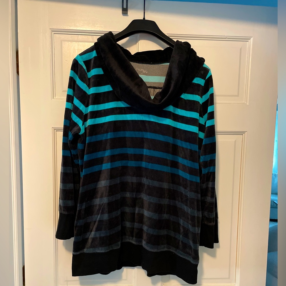 Xl super comfy top with beautiful neckline